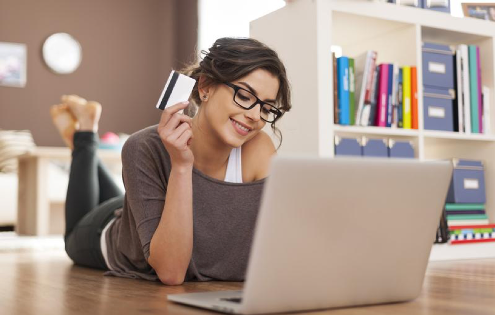 3 Reasons People Should Be Careful When Shopping Online 3 Reasons People Should Be Careful When Shopping Online
